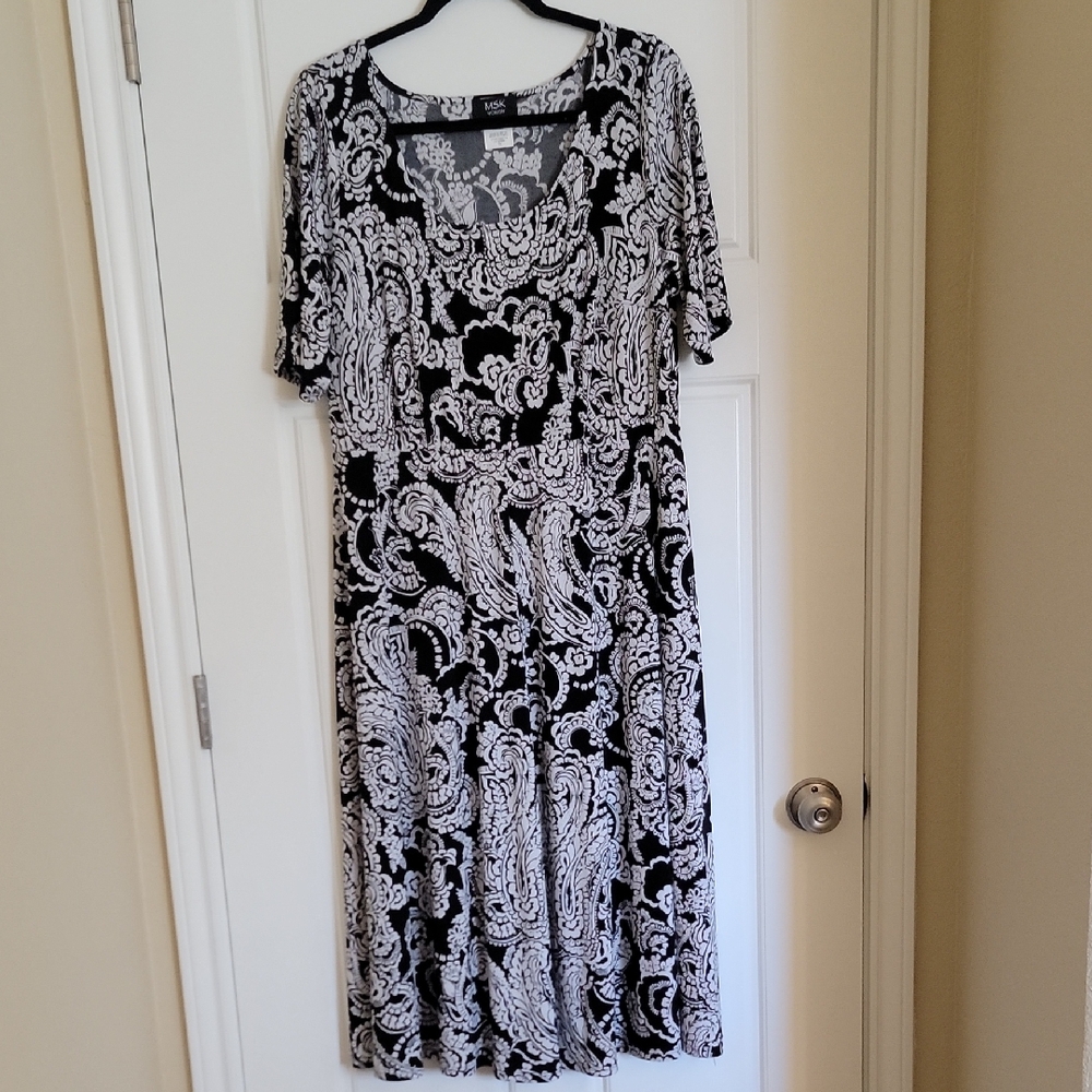MSK Black and White Paisley Midi Dress